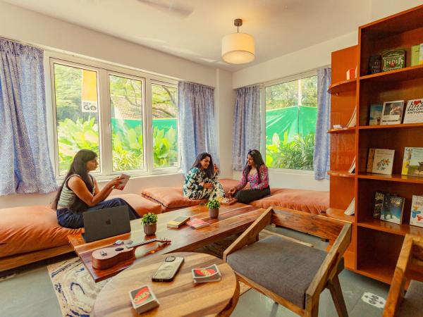 Na fotografii je vidět objekt The Hosteller Goa, Old Goa nacházející se ve městě Divar.