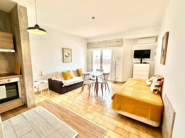 A la foto es mostra l'objecte Apartamento com vista mar no centro antigo situat a la ciutat de Bicas.