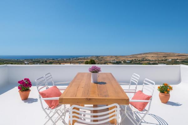 Na fotografii je vidět objekt Marouso Villa - Paros Seaview Getaway nacházející se ve městě Márpissa.
