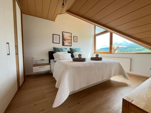 På billedet ses objektet Ferienwohnung Simmelsbergblick beliggende i byen Gersfeld.