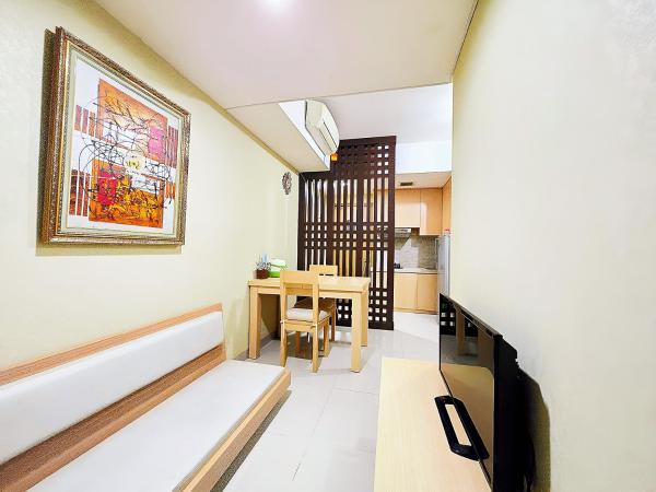 The photo shows the Apt Oasis 1BR Cikarang japanese located in the city of Jatirarangan.