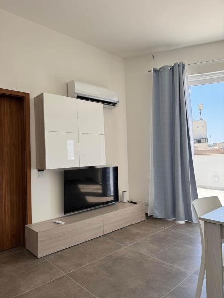 Nella foto è visibile l'oggetto Cozy 1-Bedroom Penthouse - by HostMT situato nella città di Taʼ Penza.