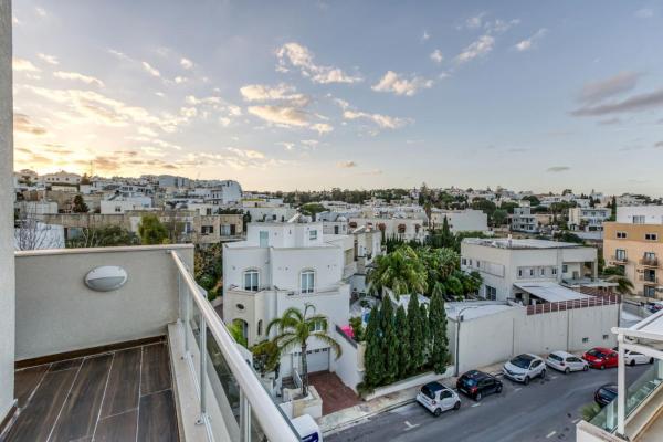 Swieqi Luxury Charm 2 Central Hillside View