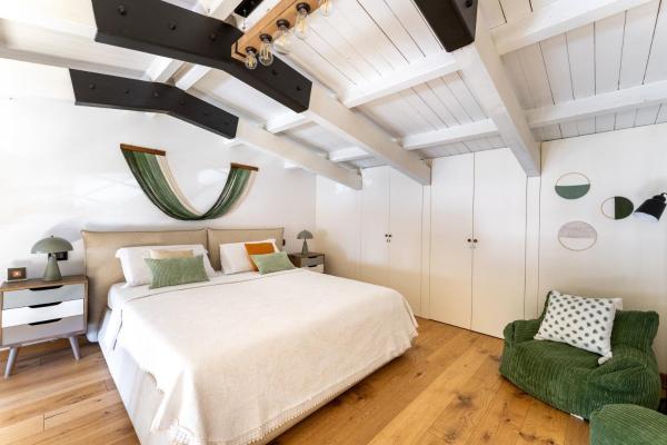 Op de foto is het object Suede Loft Retreat, Charm, Relax Private Parking te zien, gelegen in de stad Rome.