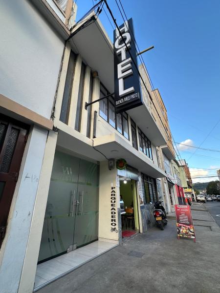 På billedet ses objektet Hotel Buenos Aires beliggende i byen Pasto.