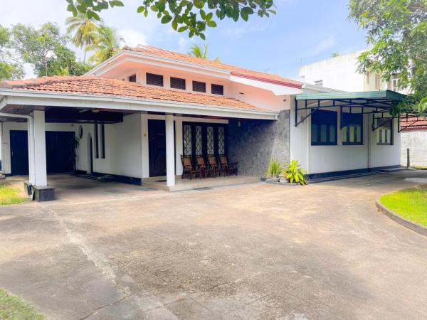 Na fotografii je vidět objekt Grand Residencies Negombo nacházející se ve městě Katuwapitiya.