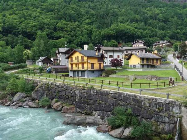 На фото показан объект Holiday home in Ceppo Morelli - Piemont 52109, расположенный в городе Vanzone.