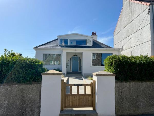 Op de foto is het object Bungalow by the Sea, Moelfre te zien, gelegen in de stad Moelfre.