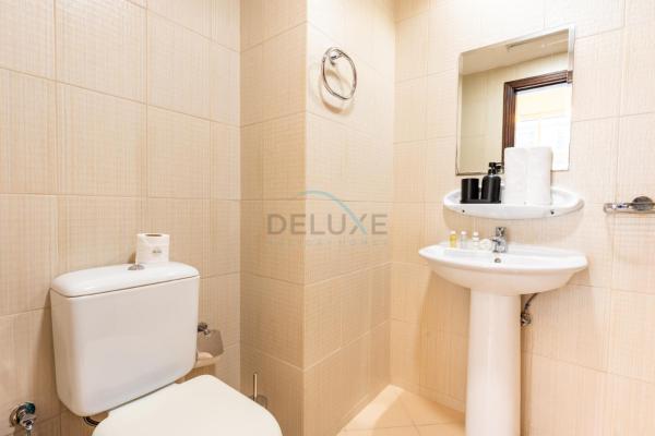 Foto 6: Studio with Balcony Facing the Community, Located Near Golf Clubs and Cricket Stadium, Royale Residence 1 , Dubai Sports City by Deluxe Holiday Homes