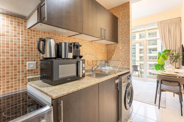 Foto 8: Studio with Balcony Facing the Community, Located Near Golf Clubs and Cricket Stadium, Royale Residence 1 , Dubai Sports City by Deluxe Holiday Homes