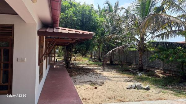 照片显示了位于Batticaloa市的Sellar's Chill Zone物件。