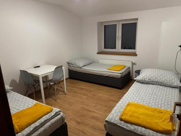 Nella foto è visibile l'oggetto Łysokanie, Niepołomice , noclegi, kwatery dla firm, pokoje situato nella città di Suchoraba.