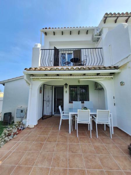 A la foto es mostra l'objecte Casa Catalin situat a la ciutat de Miraflor.