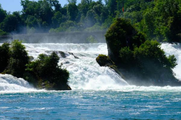 Na zdjęciu widoczny jest obiekt Wohlfühloase am Rheinfall położony w mieście Rafz.