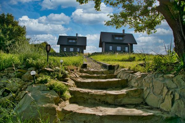 Στη φωτογραφία φαίνεται το αντικείμενο Anielskie Wzgórze Domek z Widokiem & Kuźnia Skarbów που βρίσκεται στην πόλη Bukowsko.