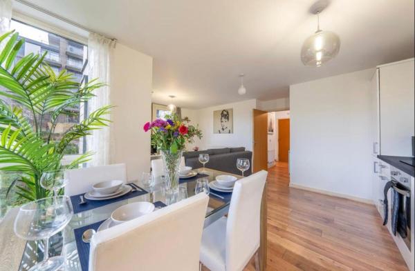 LuxuryStayLong-Sleeps6-FreeParking-FreeGym-Terrace, London