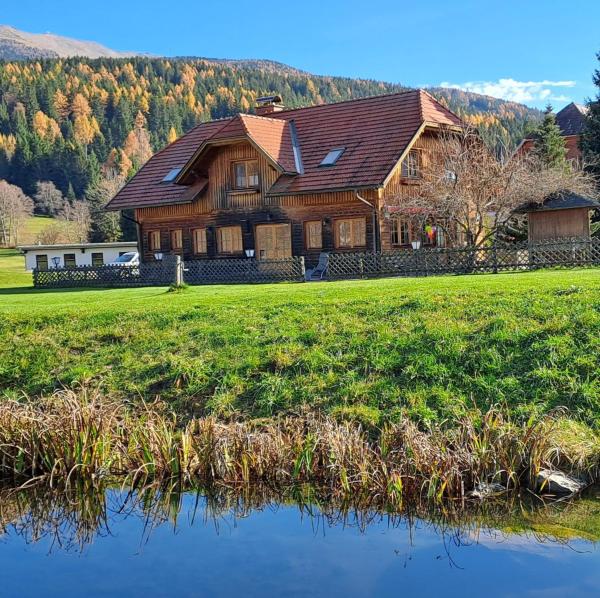 The photo shows the Seestüberl Riegler located in the city of Sankt Veit in der Gegend.