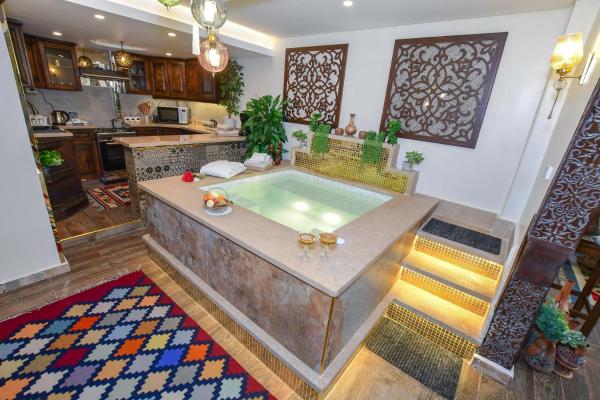 A la foto es mostra l'objecte Sultana Downtown Cairo Hot Tub Retreat situat a la ciutat de El Caire.