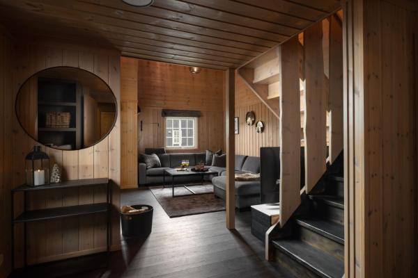 Nella foto è visibile l'oggetto 4-Bedroom Ski-In Family Cabin at Geilolia hyttetun situato nella città di Hol.