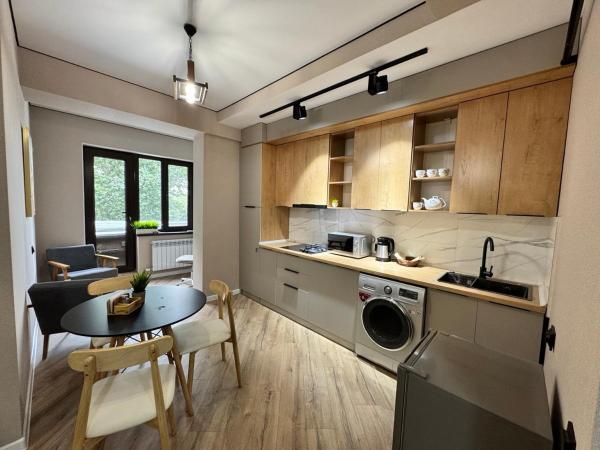 Nella foto è visibile l'oggetto Tower Apartments situato nella città di Oš.