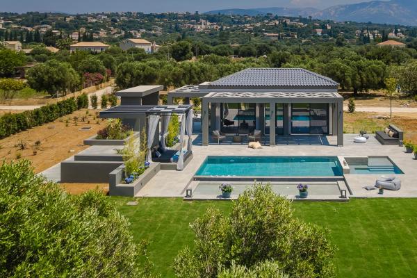 A la foto es mostra l'objecte Aegiali Luxury Villa situat a la ciutat de Kaligata.