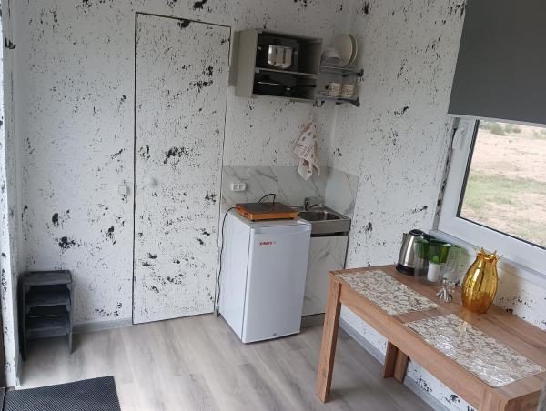 照片显示了位于Dolinka市的INHouse Village物件。