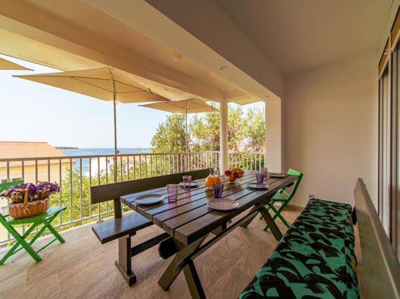 Fia 70s Beach Apartment - Lun