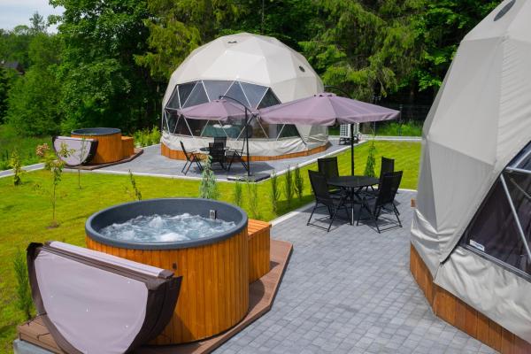 La photo montre l'objet Glamp Mała Łąka Jacuzzi & Sauna Zakopane situé dans la ville de Zakopane.