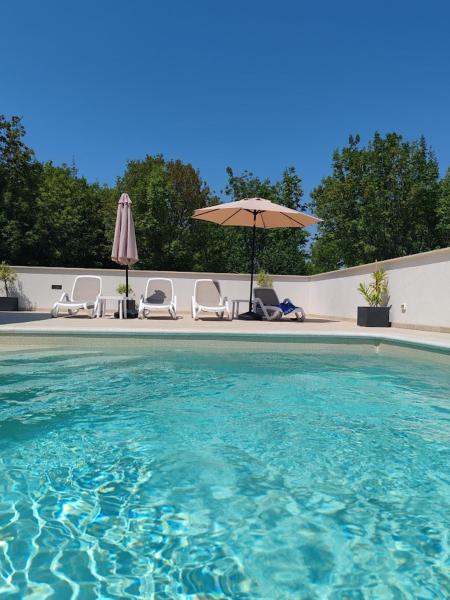 På billedet ses objektet Apartments Oleander Lovrečica-residence with pool beliggende i byen Lovrečica.