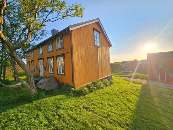 Auf dem Foto ist das Objekt The Island House - Mariehuset in der Stadt Helligvær zu sehen.