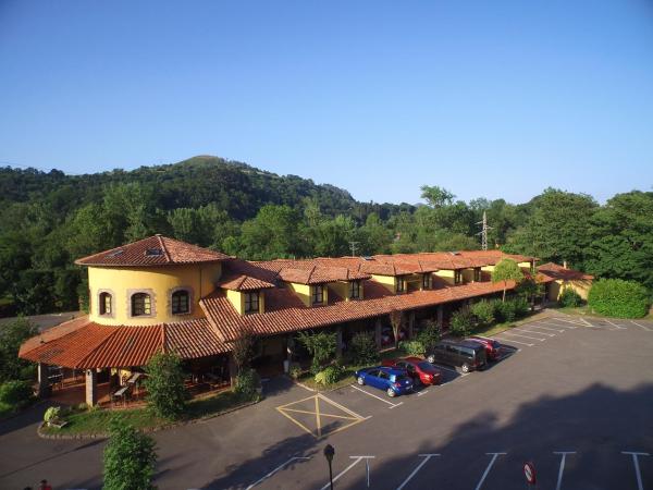 A la foto es mostra l'objecte Hotel El Bricial situat a la ciutat de Perlleces.