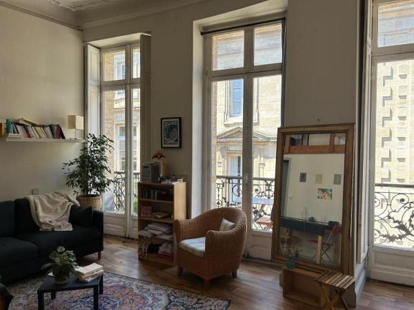 A la foto es mostra l'objecte Studio cosy hyper centre de Bordeaux situat a la ciutat de Bordeus.