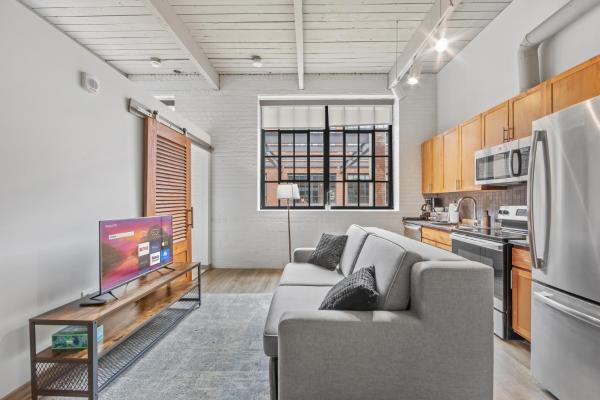 1 BD Apt l Downtown l Parking l Fast Wi-Fi l Café, Cleveland