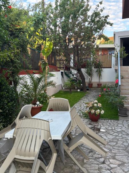 Nella foto è visibile l'oggetto Garden Oasis Apartment situato nella città di Veles.