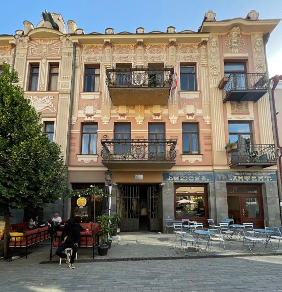 Апартаменты Georgian Sun, мансарда в центре города, Tbilisi City