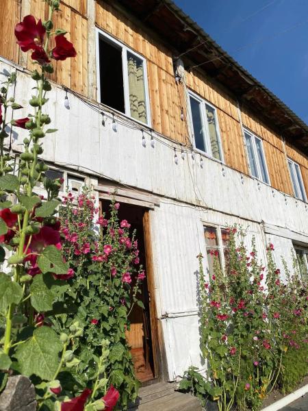 A la foto es mostra l'objecte erekle guest house situat a la ciutat de Iprari.