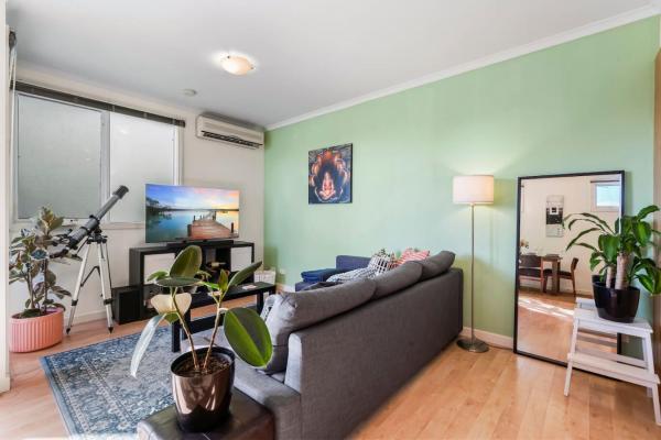 Kuva 3: Spacious Duplex, Tram Stop, Brunswick East