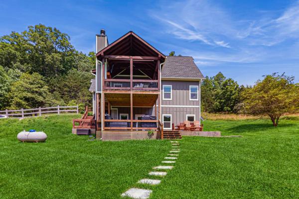 A la foto es mostra l'objecte Creekside Meadows situat a la ciutat de Morganton.