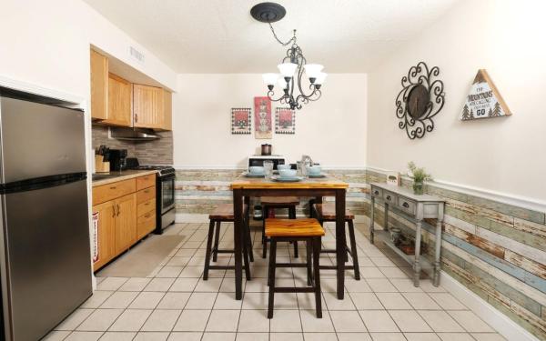 Photo 2 : Oak Square 305