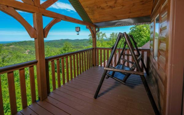 Foto 3: A Cloud 9 - Gorgeous Mountain Views, Outdoor Hot Tub + Game Room with Pool Table & More!