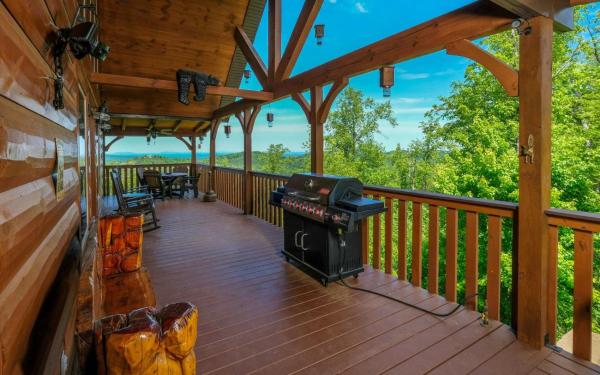 Foto 5: A Cloud 9 - Gorgeous Mountain Views, Outdoor Hot Tub + Game Room with Pool Table & More!