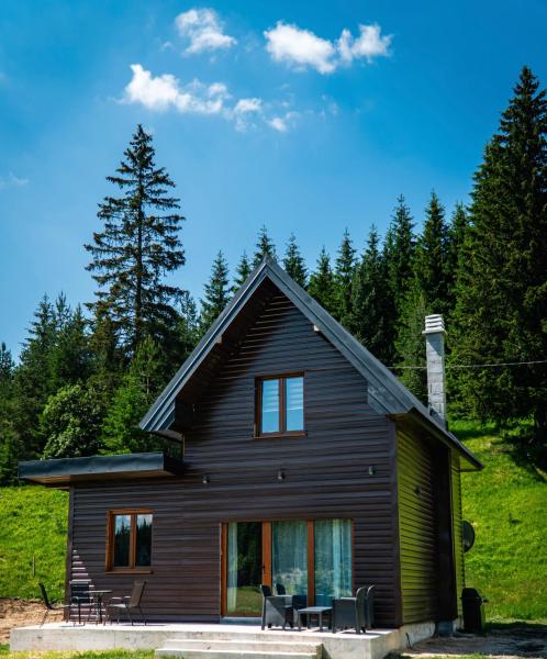 Auf dem Foto ist das Objekt RESTovac House Zabljak in der Stadt Zminica zu sehen.