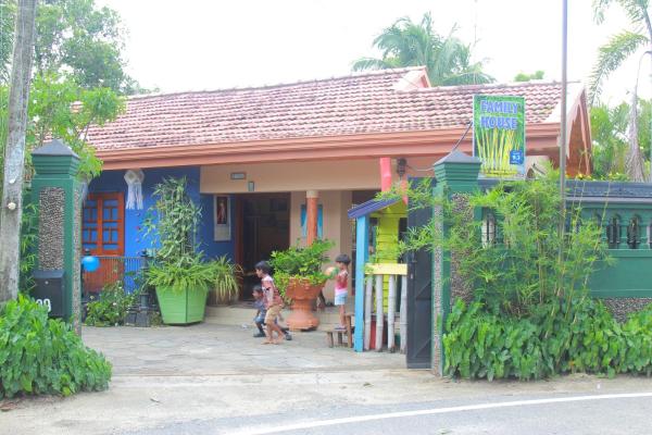 A la foto es mostra l'objecte Familyhouse situat a la ciutat de Negombo.