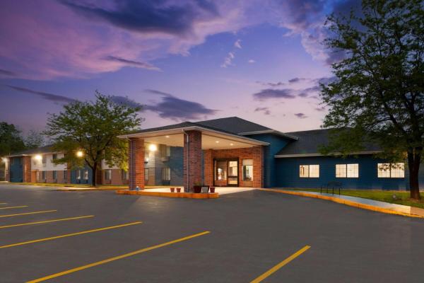 Americinn By Wyndham Reedsburg - Wisconsin Dells, WI