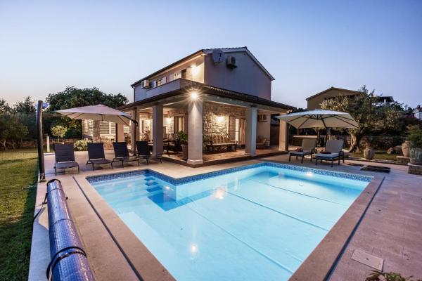 A la foto es mostra l'objecte Villa Emely for 8 people near Porec with heated pool & jacuzzi situat a la ciutat de Kloštar.
