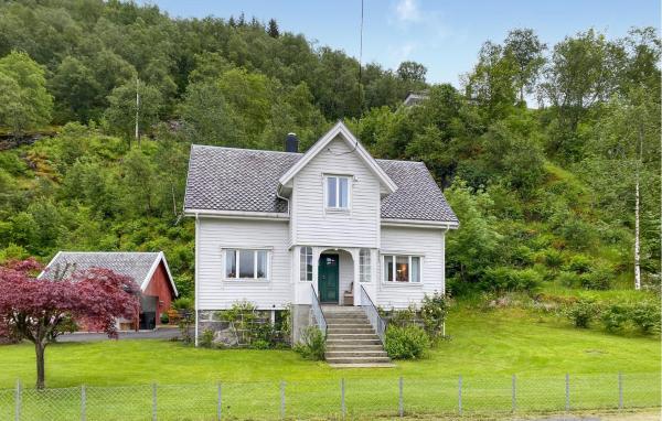 Na zdjęciu widoczny jest obiekt Awesome Home In Åheim With Wifi położony w mieście Stokke.