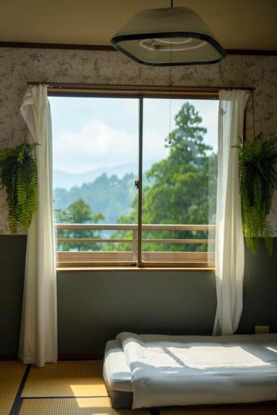 På billedet ses objektet 箱根 杉並木 beliggende i byen Hakone.