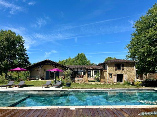 Na foto é possível ver o objeto Traditional House With Pool Near Armagnac localizado na cidade de Monguilhem.