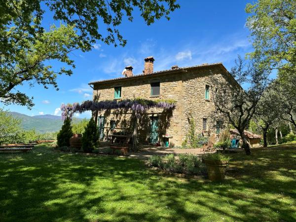 På billedet ses objektet Restored Umbrian Villa With Pool beliggende i byen Preggio.