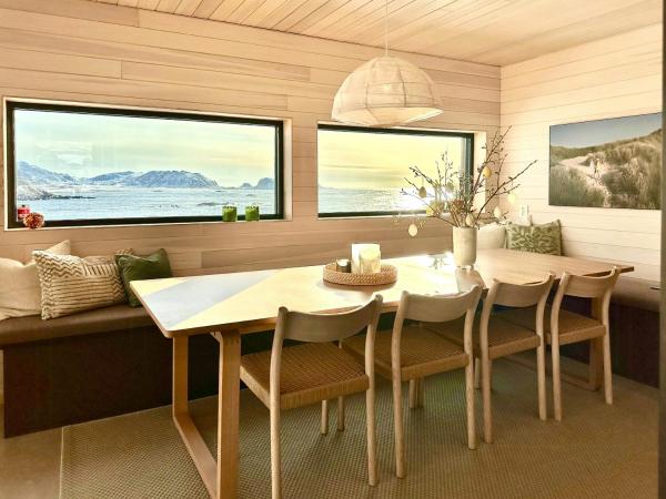 Na zdjęciu widoczny jest obiekt New Cabin With Ocean Views In Vesterålen położony w mieście Nykvåg.